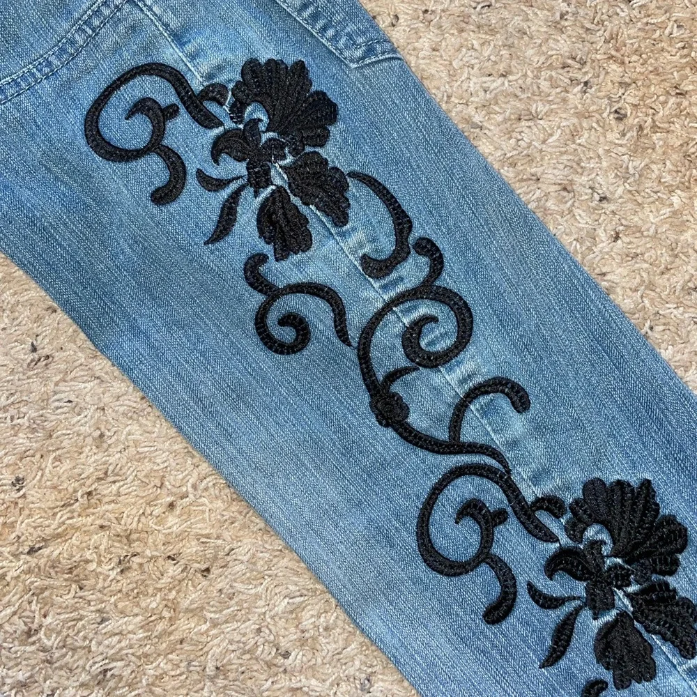 Black Floral Embroidered Jeans - Picture 8 of 8